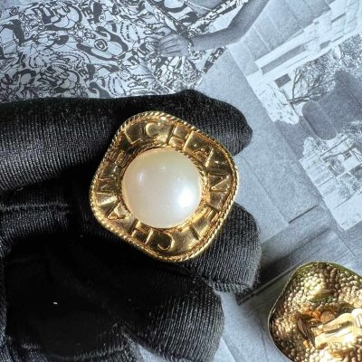 Vintage Pearl Clip On Earrings - Chanel