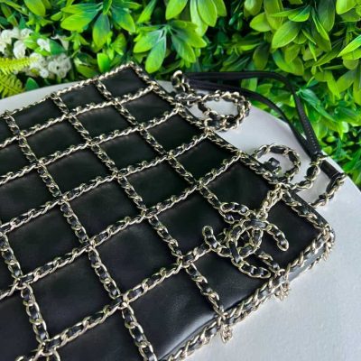 Frame Chain Tote - Chanel